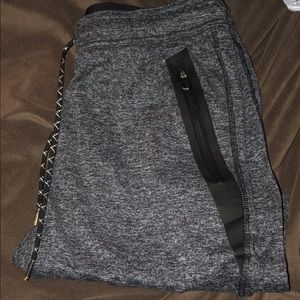 American eagle knee length shorts
